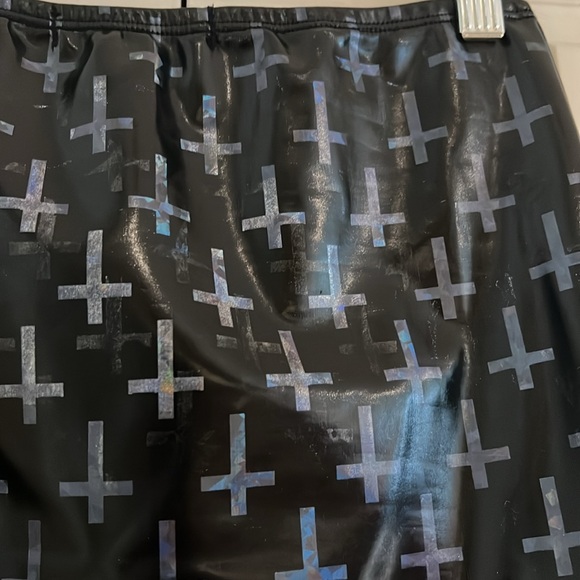 Crazed Wear Holographic Cross PU Set Small - Picture 3 of 4